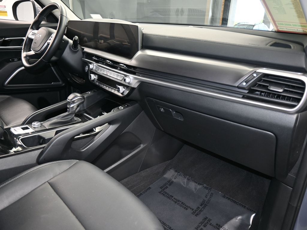 Vehicle image 66 of 68