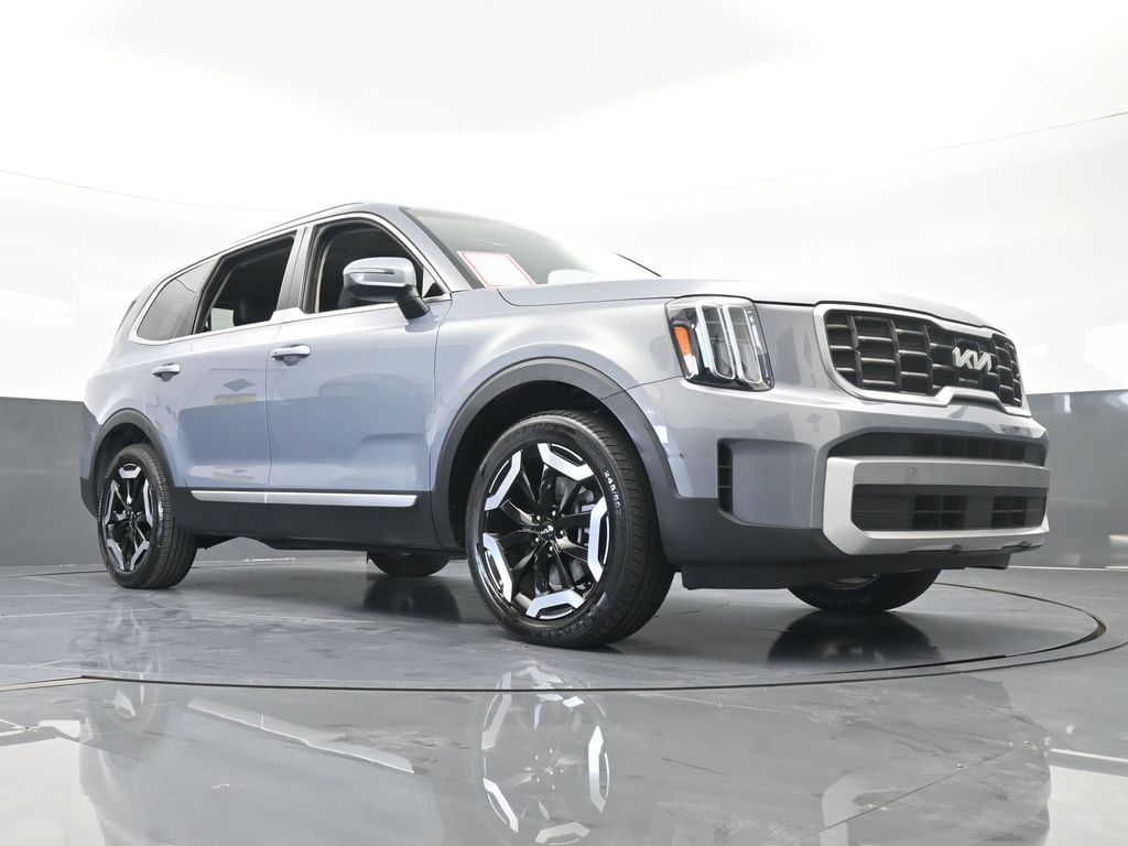 Vehicle image 26 of 68