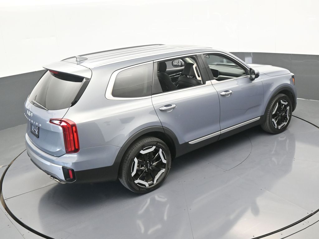 Vehicle image 19 of 68