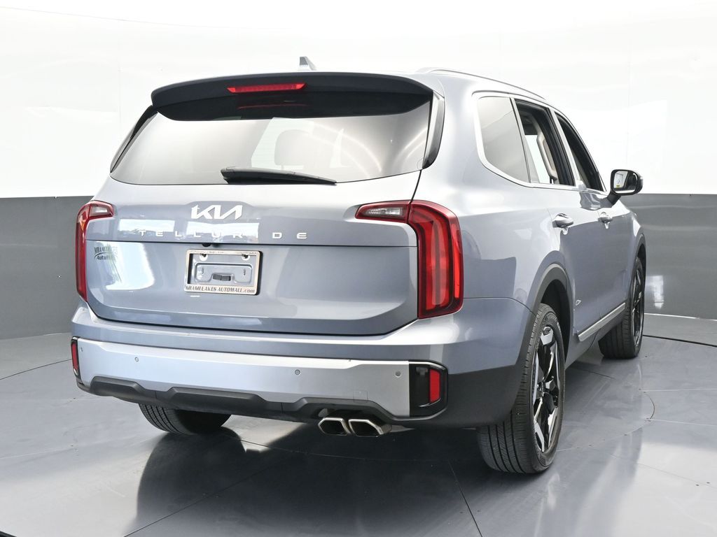 Vehicle image 3 of 68
