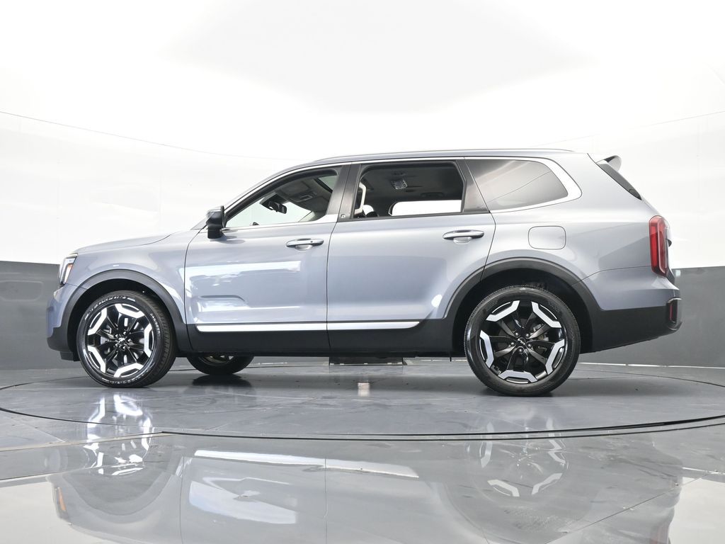 Vehicle image 2 of 68