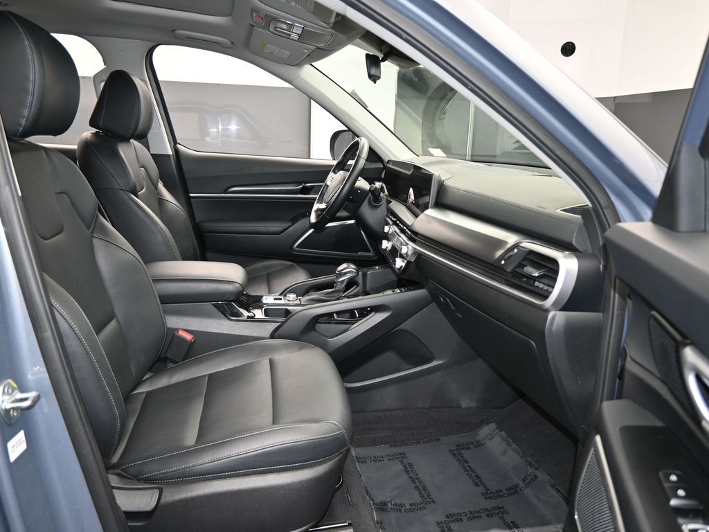 Vehicle image 65 of 68