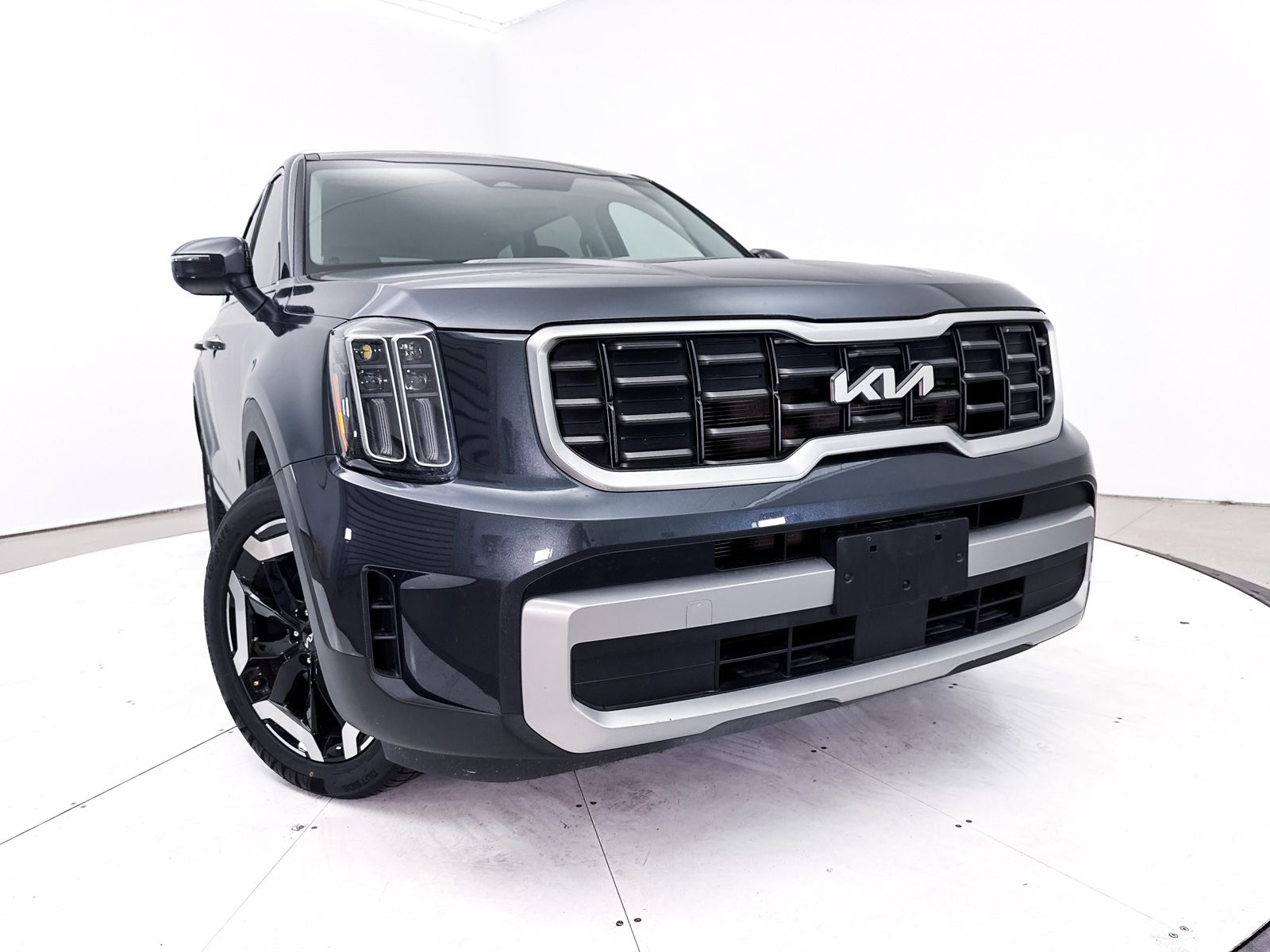 2023 Kia Telluride S Image 3 of 41