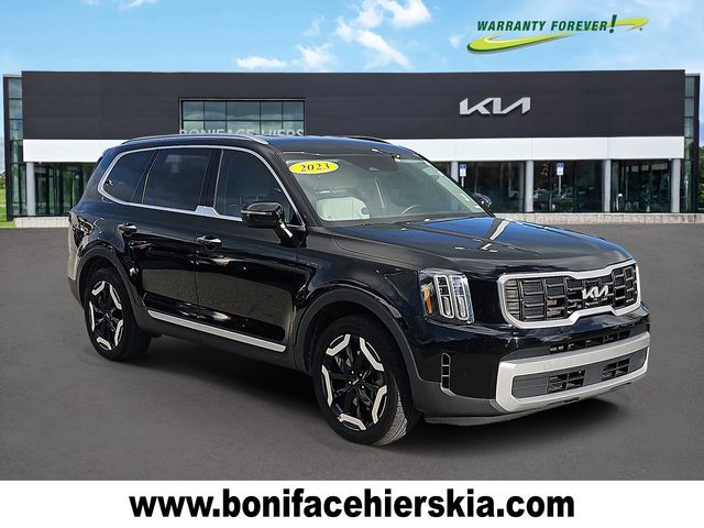 2023 Kia Telluride S Image 2 of 31