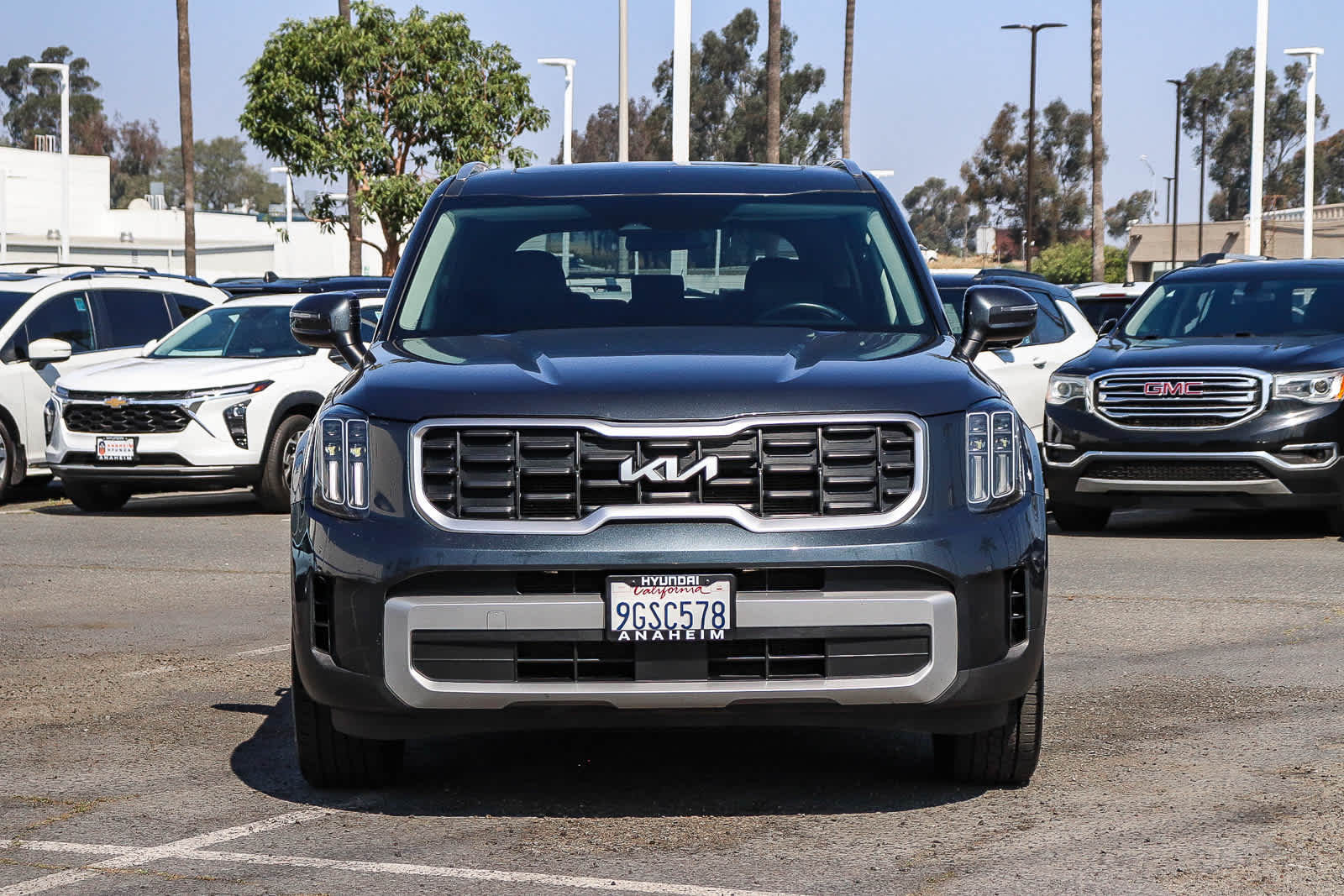 2023 Kia Telluride S Image 2 of 36