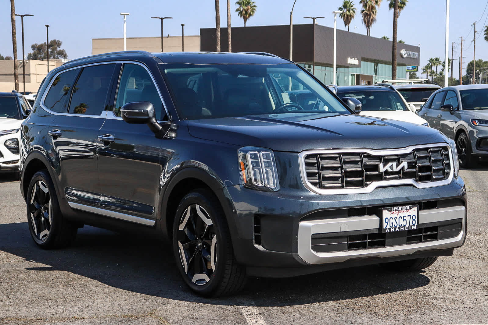 2023 Kia Telluride S Image 3 of 36