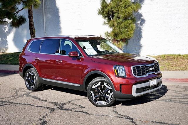 2023 Kia Telluride S Image 3 of 40