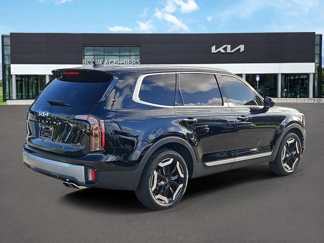 2023 Kia Telluride SX Image 3 of 33