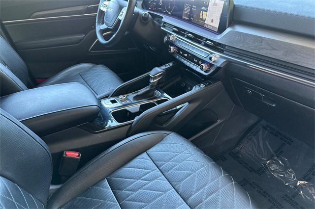 Vehicle image 14 of 25
