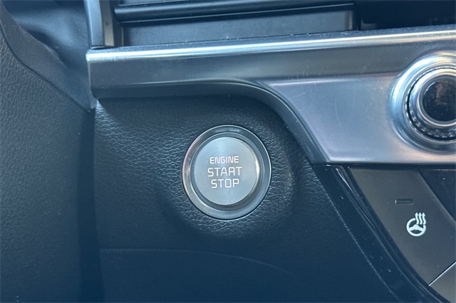 Vehicle image 21 of 25