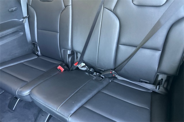 Vehicle image 12 of 25