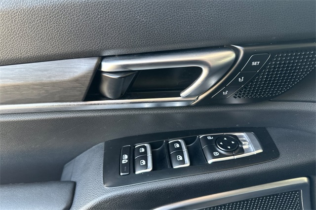 Vehicle image 8 of 25