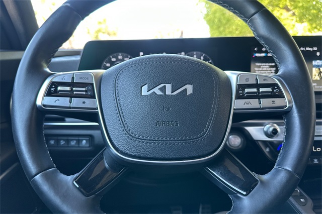 Vehicle image 22 of 25