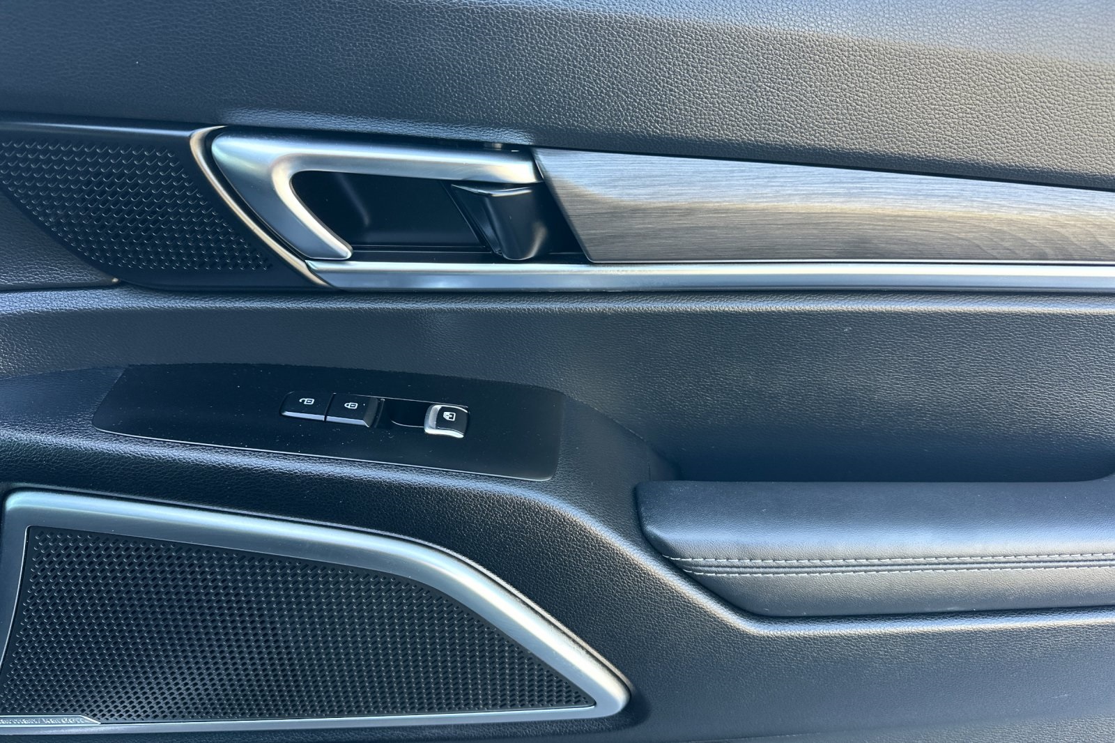 Vehicle image 21 of 53
