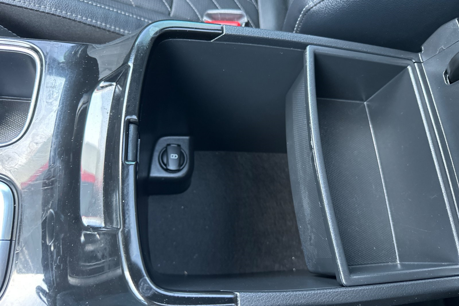 Vehicle image 32 of 53