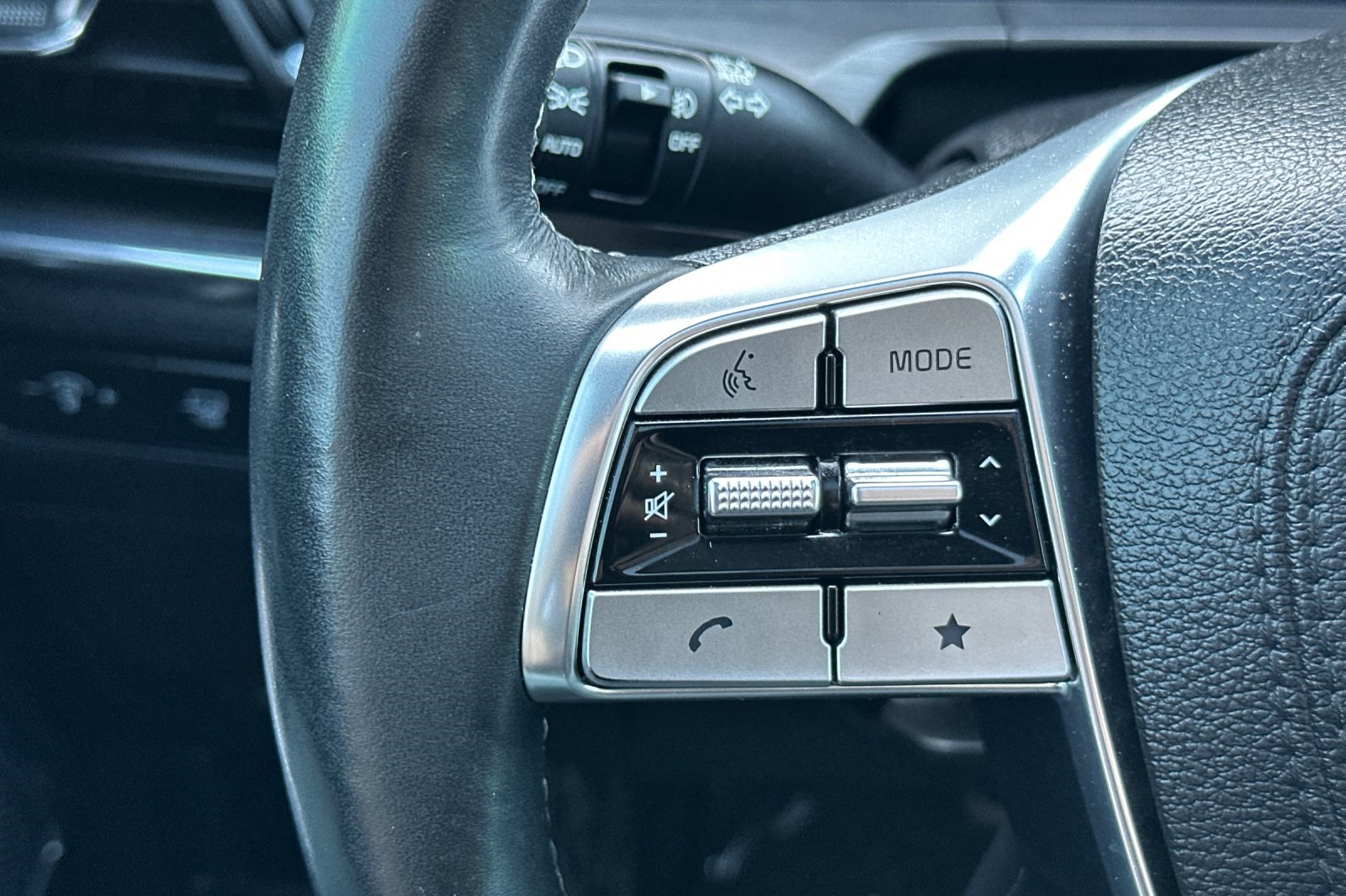 Vehicle image 36 of 53