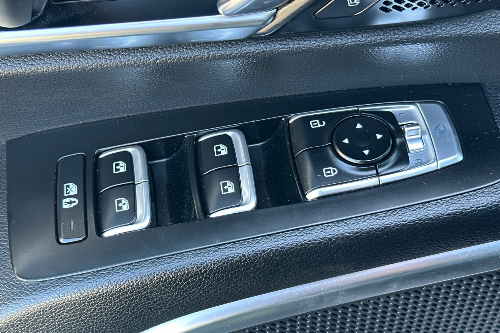 Vehicle image 12 of 53