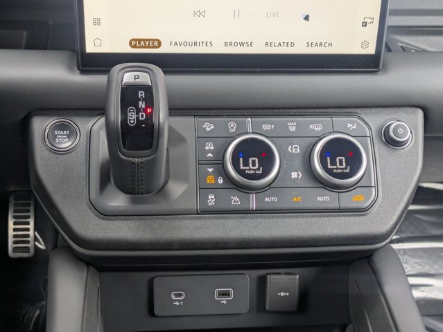 2023 Land Rover Defender V8 Image 25 of 31