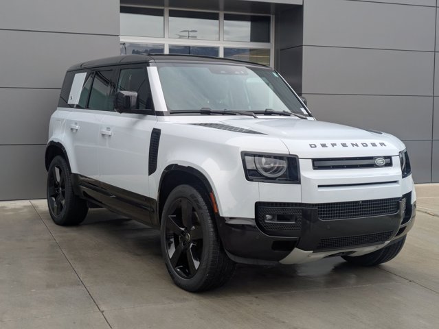 2023 Land Rover Defender V8 Image 3 of 31