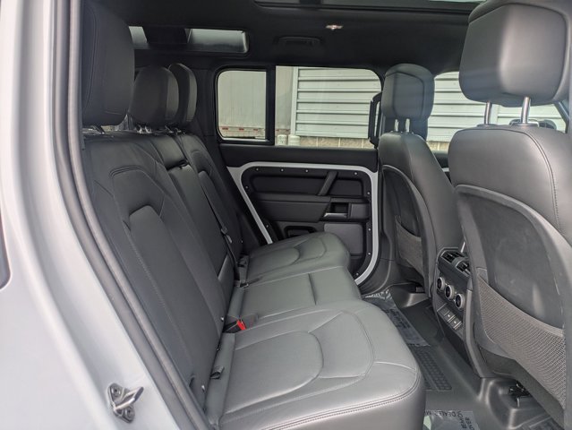 2023 Land Rover Defender V8 Image 14 of 31