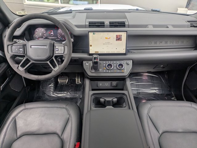 2023 Land Rover Defender V8 Image 16 of 31