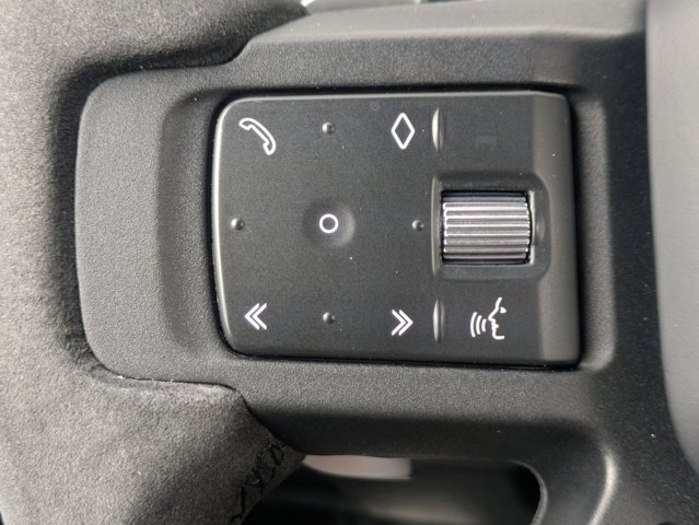 2023 Land Rover Defender V8 Image 27 of 31