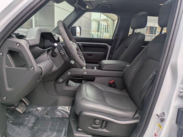 2023 Land Rover Defender V8 Image 12 of 31