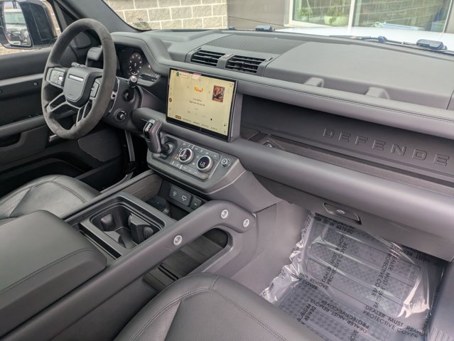 2023 Land Rover Defender V8 Image 18 of 31