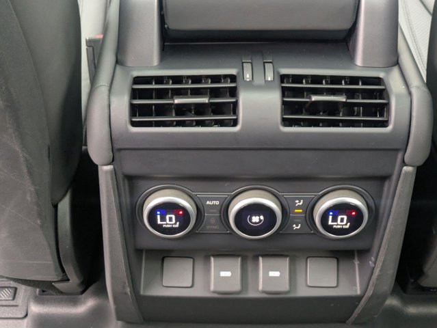 2023 Land Rover Defender V8 Image 26 of 31