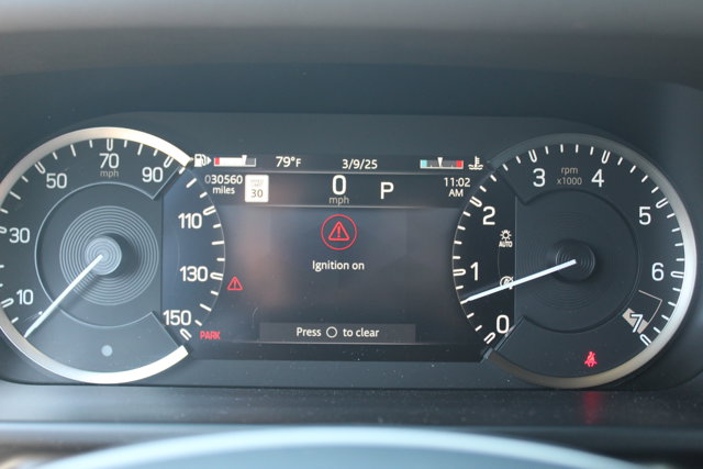 2023 Land Rover Defender SE Image 18 of 28