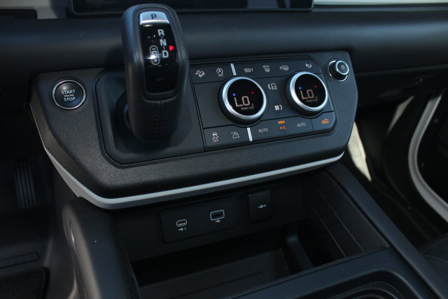 2023 Land Rover Defender SE Image 22 of 28