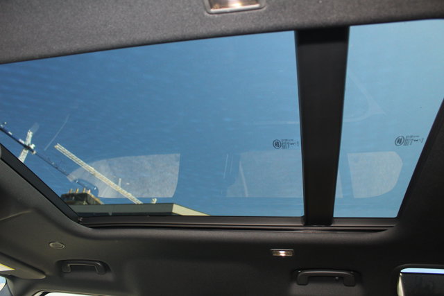 2023 Land Rover Defender SE Image 26 of 28