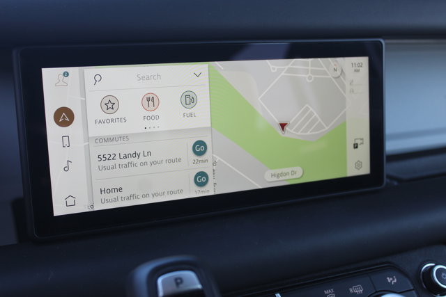 2023 Land Rover Defender SE Image 20 of 28