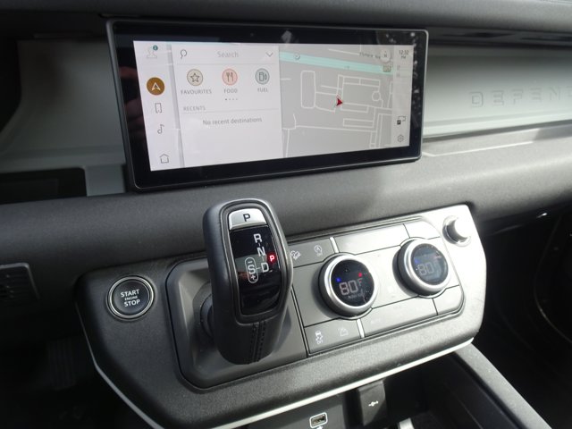 2023 Land Rover Defender X-Dynamic SE Image 28 of 34