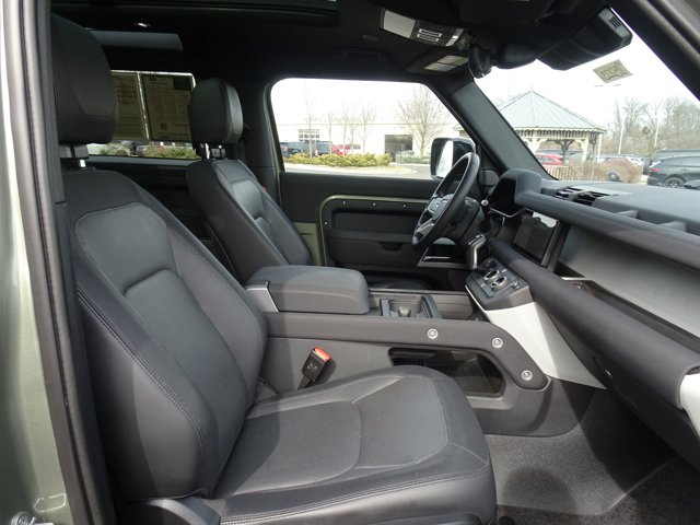 2023 Land Rover Defender X-Dynamic SE Image 15 of 34