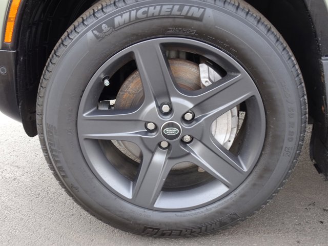 2023 Land Rover Defender X-Dynamic SE Image 9 of 34