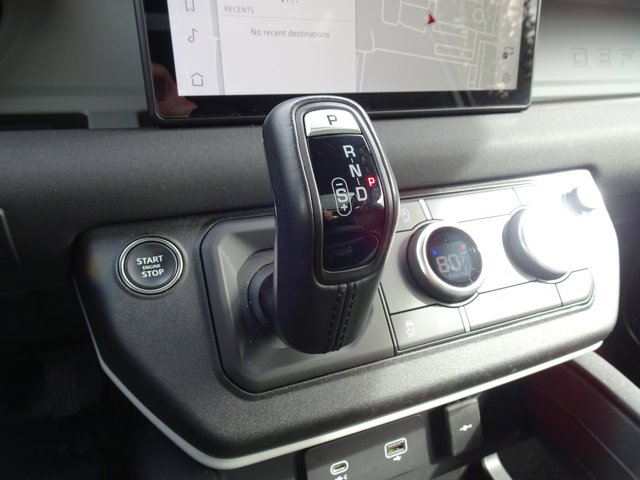 2023 Land Rover Defender X-Dynamic SE Image 22 of 34