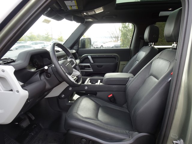 2023 Land Rover Defender X-Dynamic SE Image 17 of 34