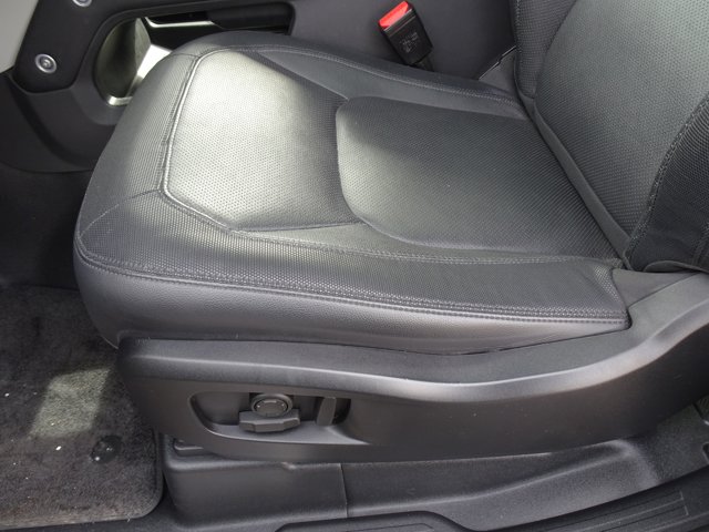 2023 Land Rover Defender X-Dynamic SE Image 32 of 34