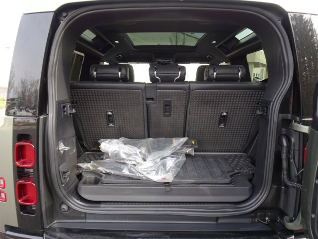 2023 Land Rover Defender X-Dynamic SE Image 11 of 34