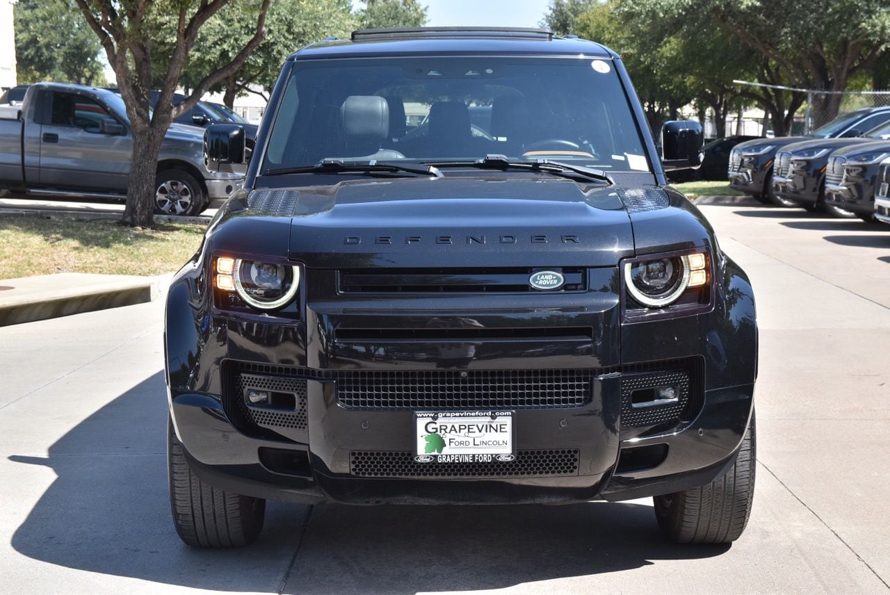 2023 Land Rover Defender X Image 3 of 40