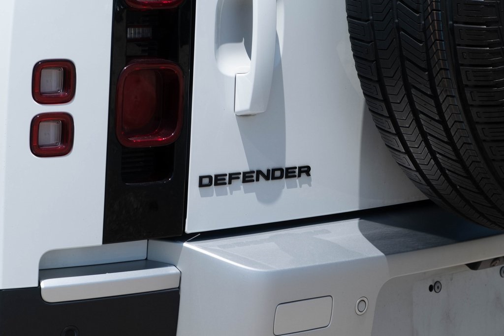 Vehicle image 33 of 49