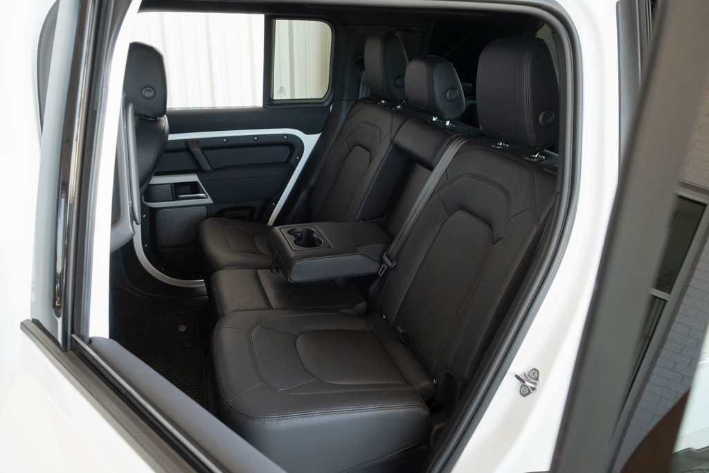 Vehicle image 17 of 49
