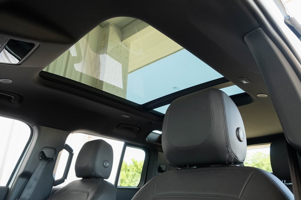 Vehicle image 18 of 49
