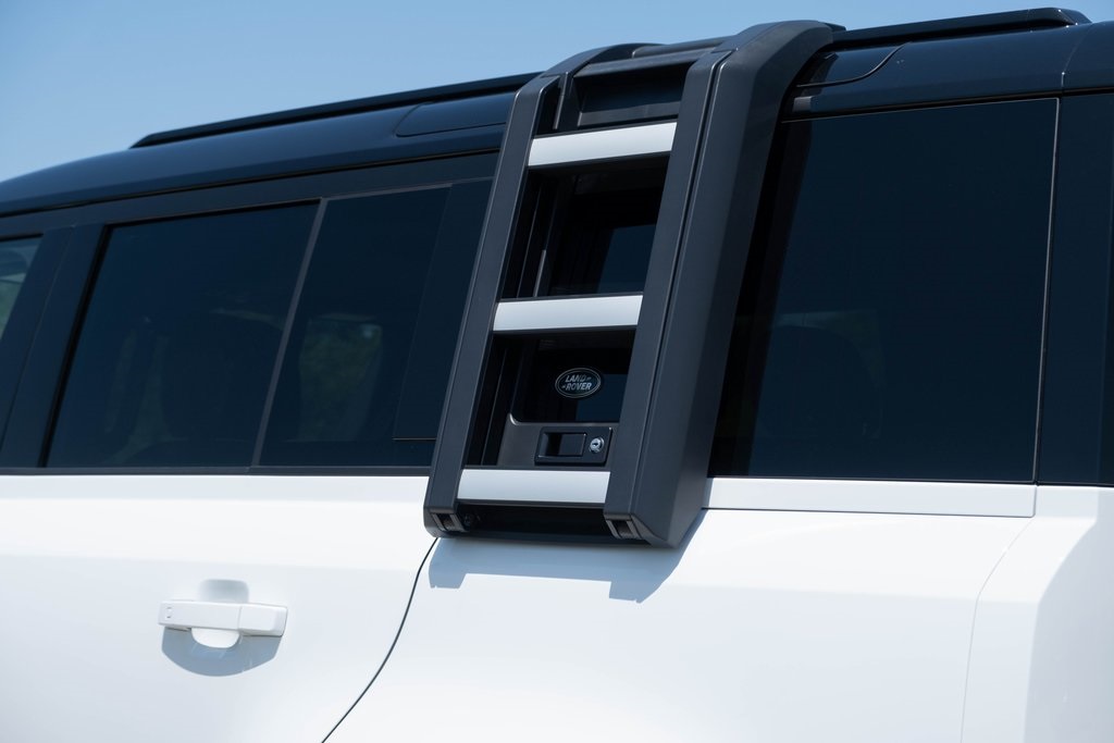 Vehicle image 46 of 49