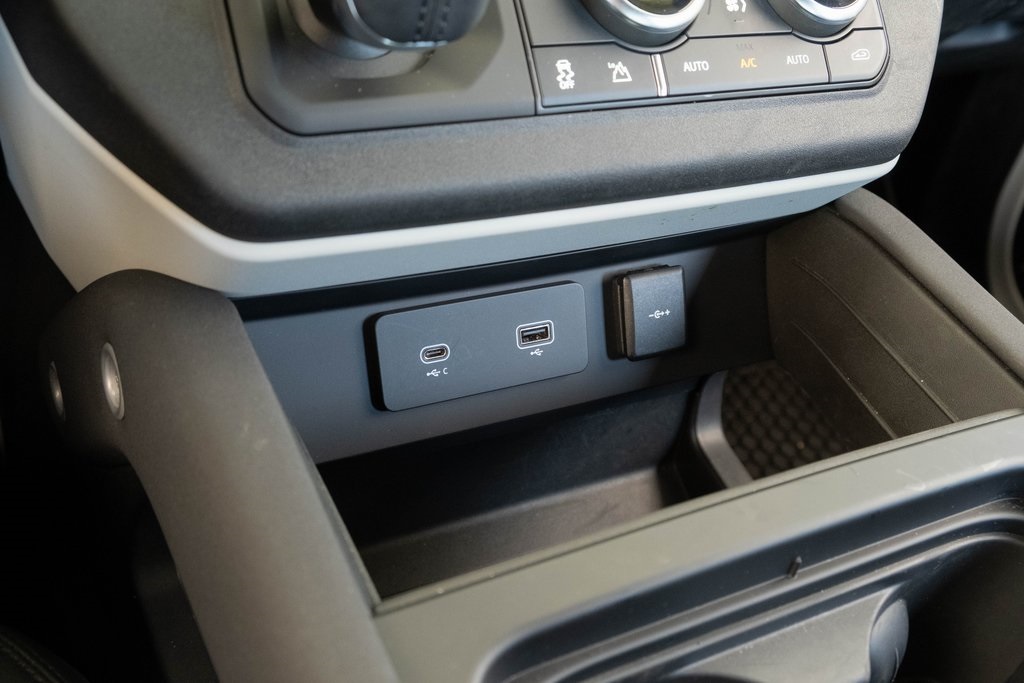 Vehicle image 27 of 49