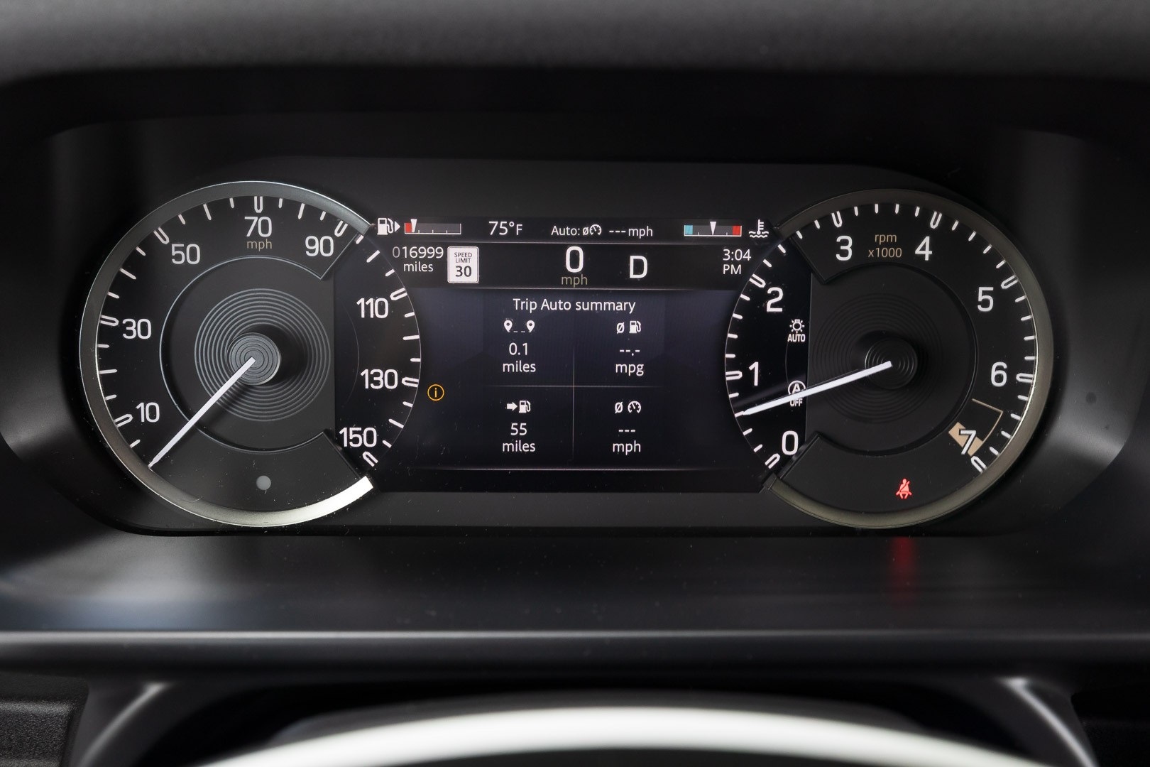 2023 Land Rover Defender SE Image 16 of 29