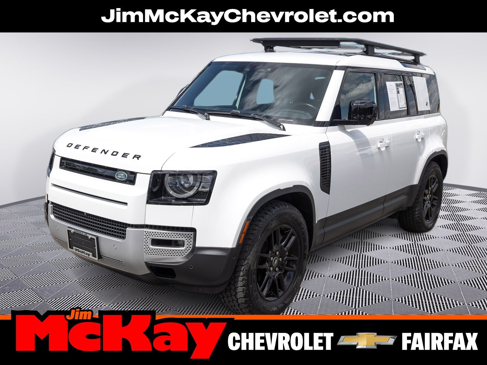 2023 Land Rover Defender SE Image 2 of 29