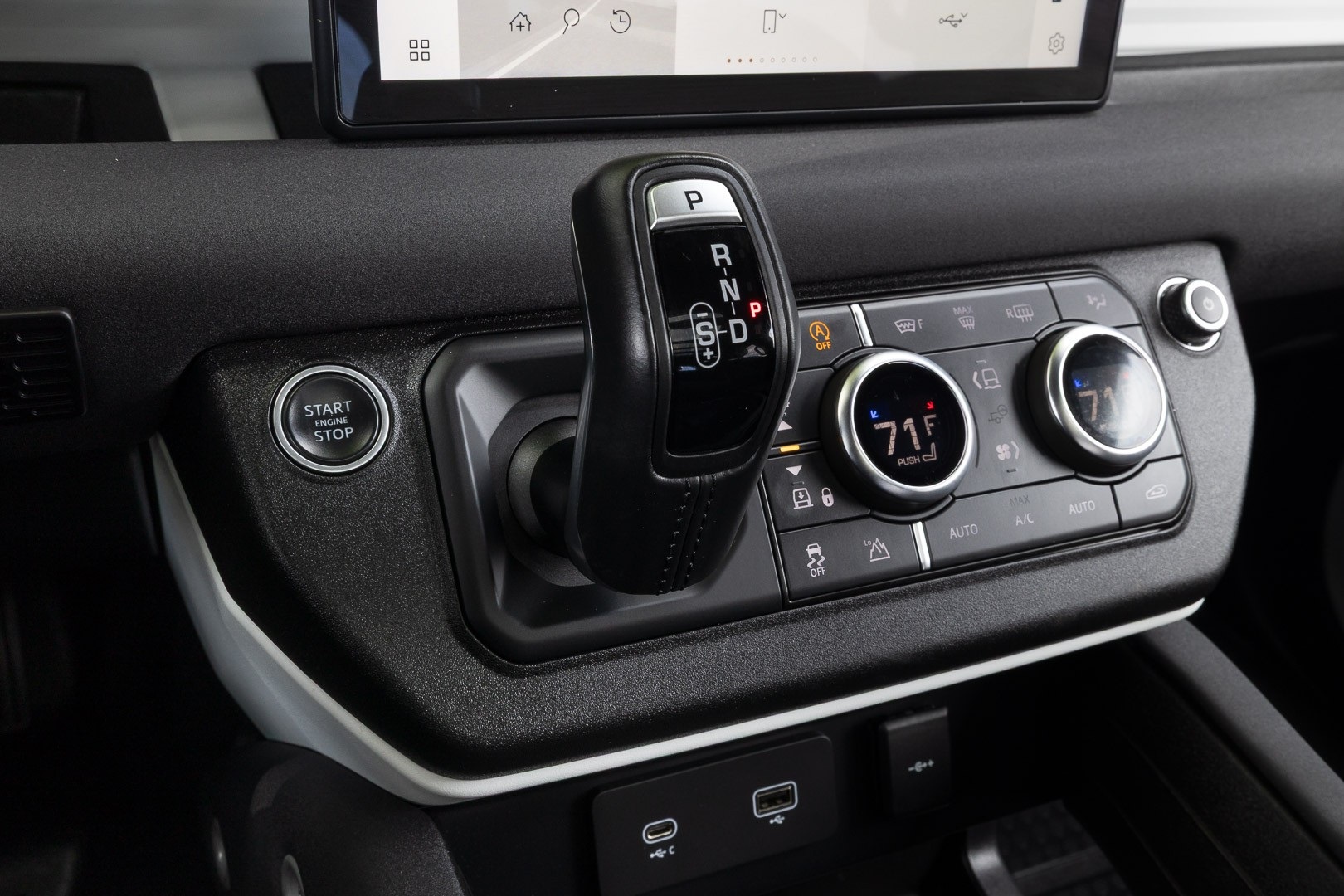 2023 Land Rover Defender SE Image 22 of 29