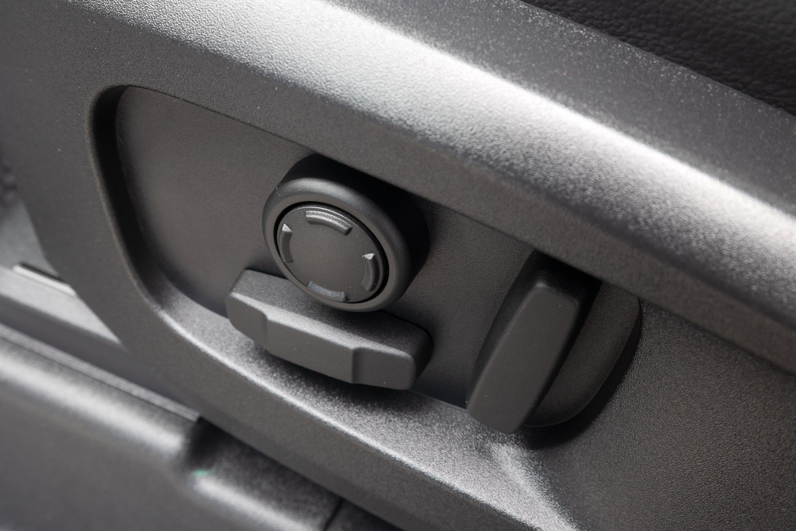 2023 Land Rover Defender SE Image 29 of 29